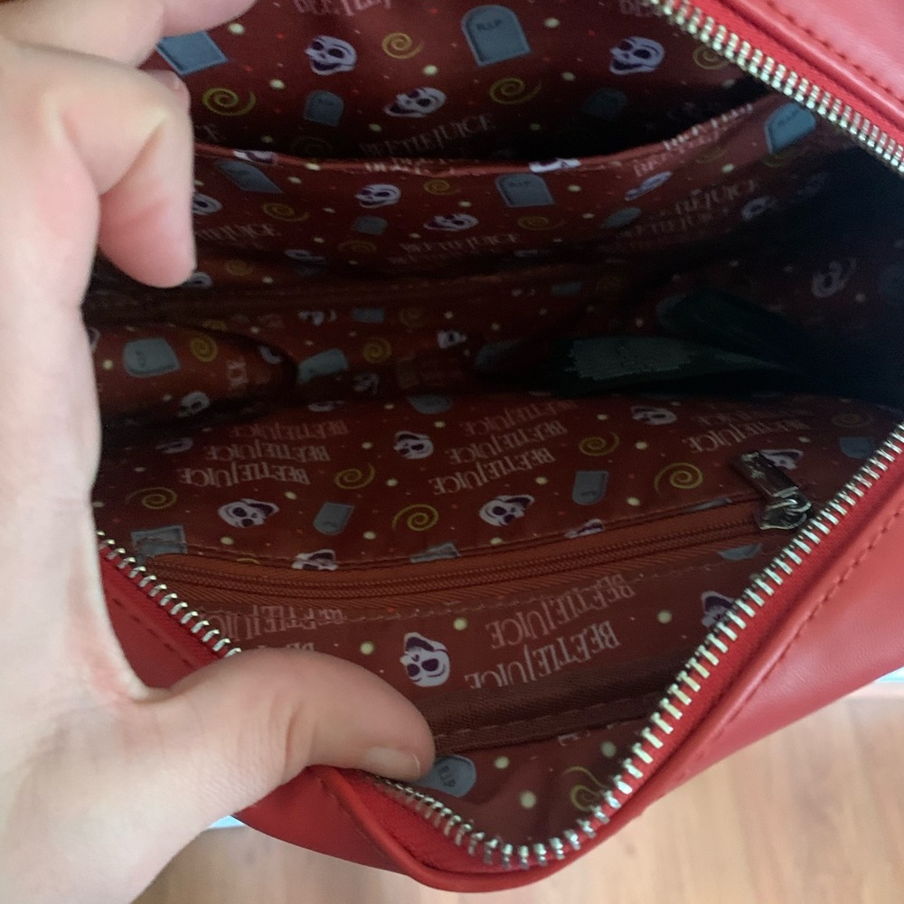 Beetlejuice Loungefly crossbody purse - Picture 2 of 6